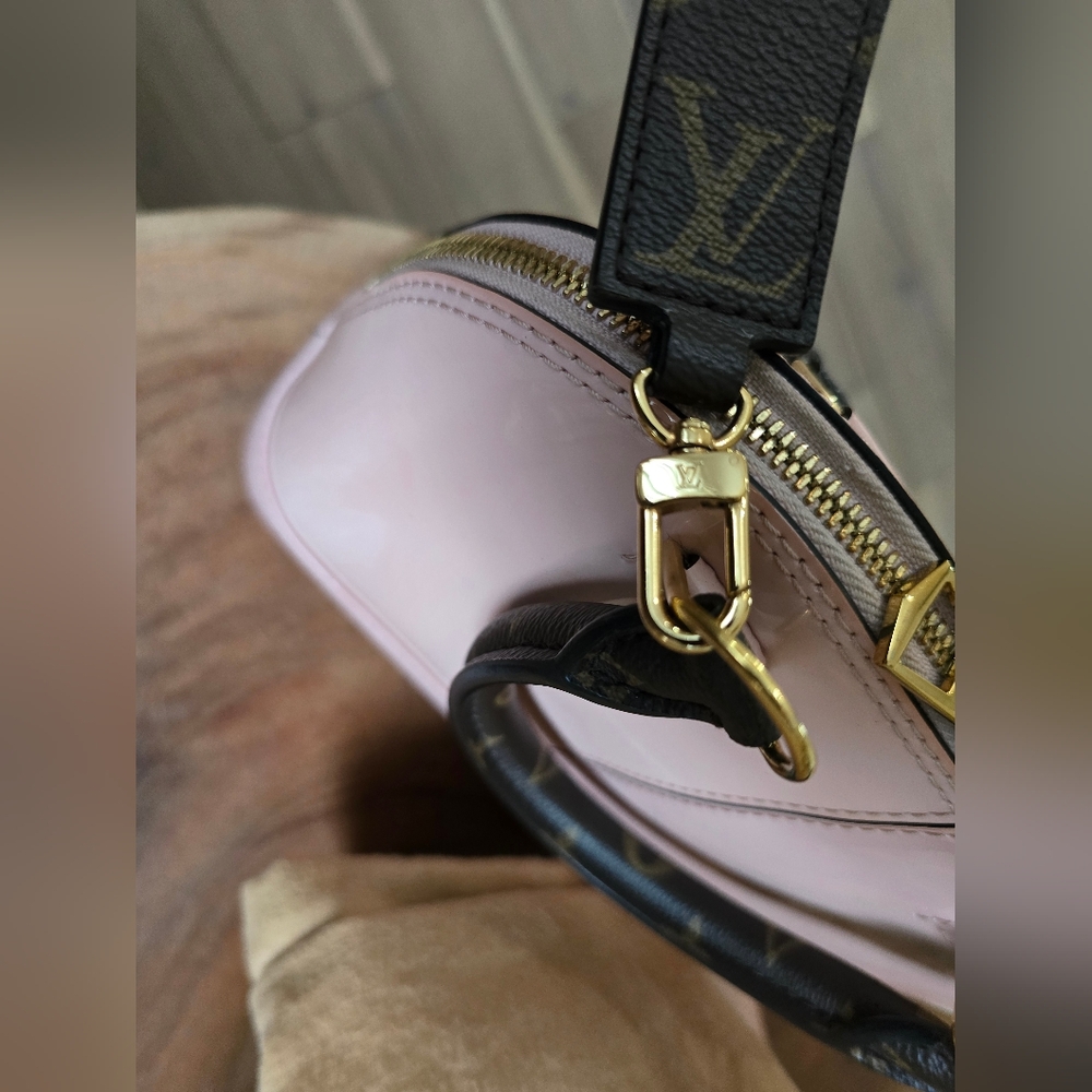 ✨✨SOLD✨✨ Louis Vuitton Patent Monogram Alma BB in Pink Rose Ballerine 2 Way Bag - Picture 6 of 13